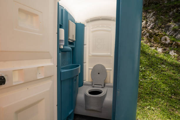 Best Porta potty delivery and setup  in Burnsville, MN